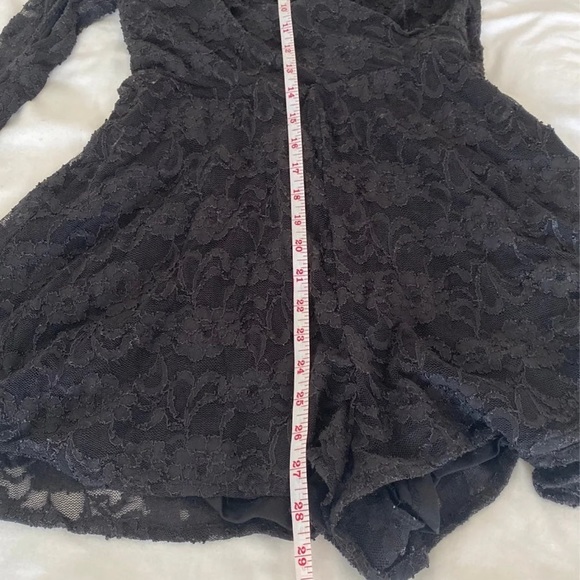 Lace romper - Picture 3 of 8